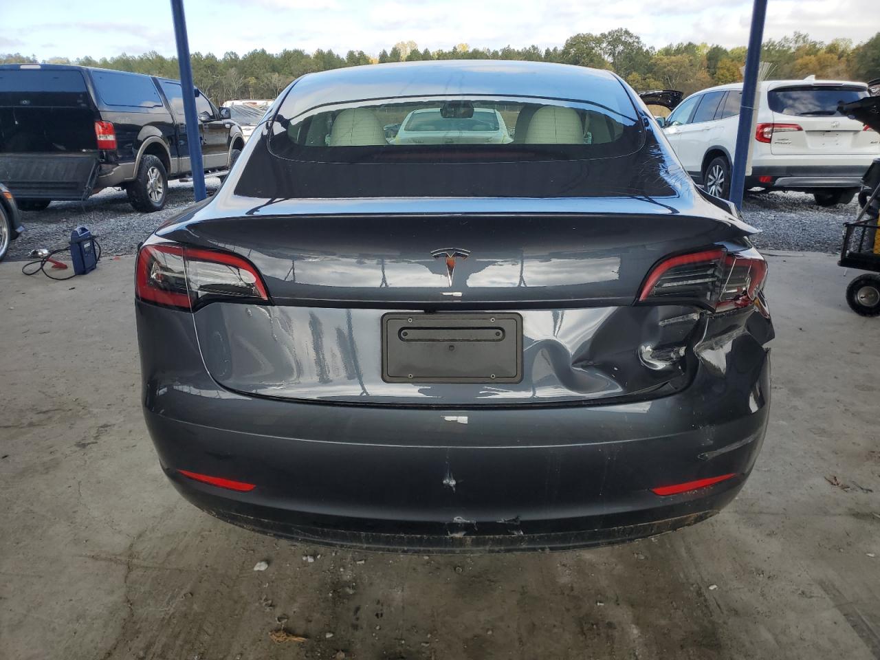 Tesla Model 3 Image 9