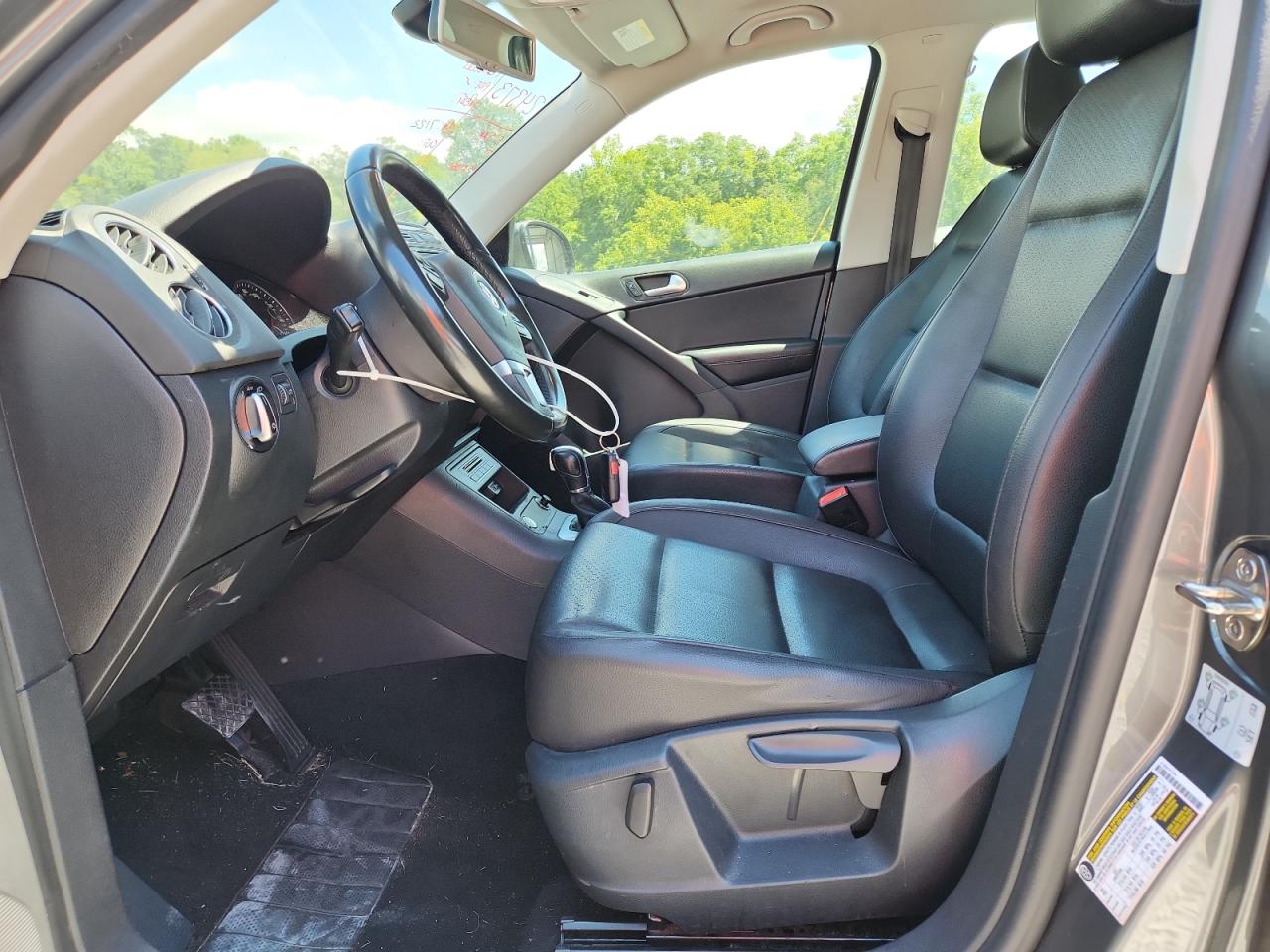 Volkswagen Tiguan S Image 12