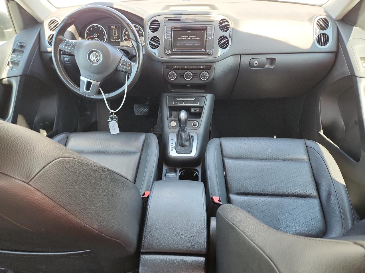 Volkswagen Tiguan S Image 10