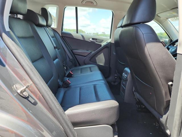 Volkswagen Tiguan S Image 9