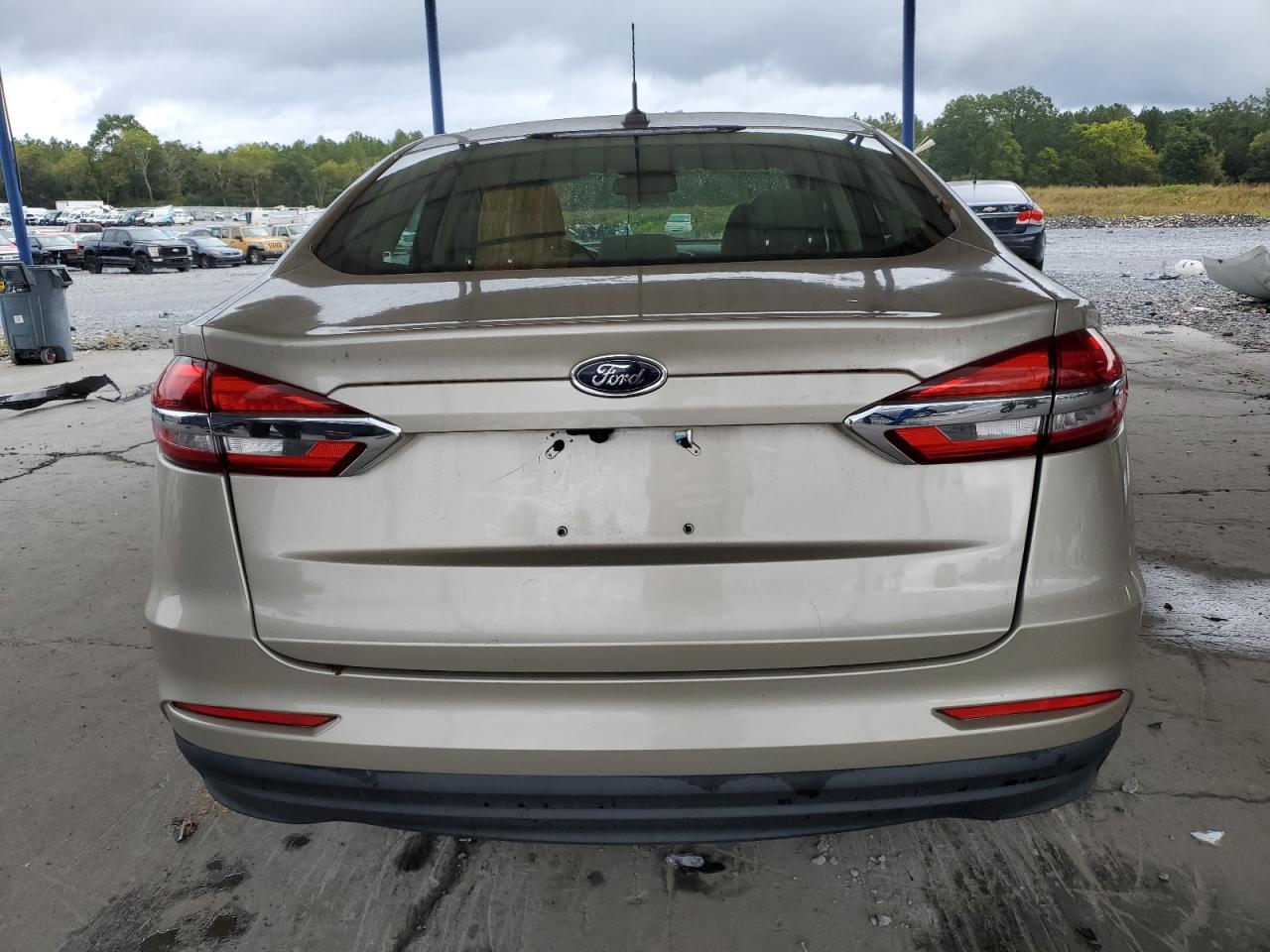 Ford Fusion S Image 2