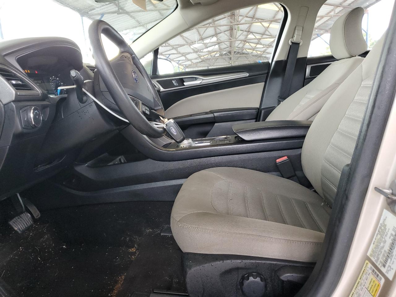 Ford Fusion S Image 8