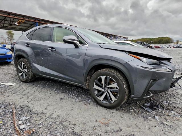 Lexus NX 300 Image 2