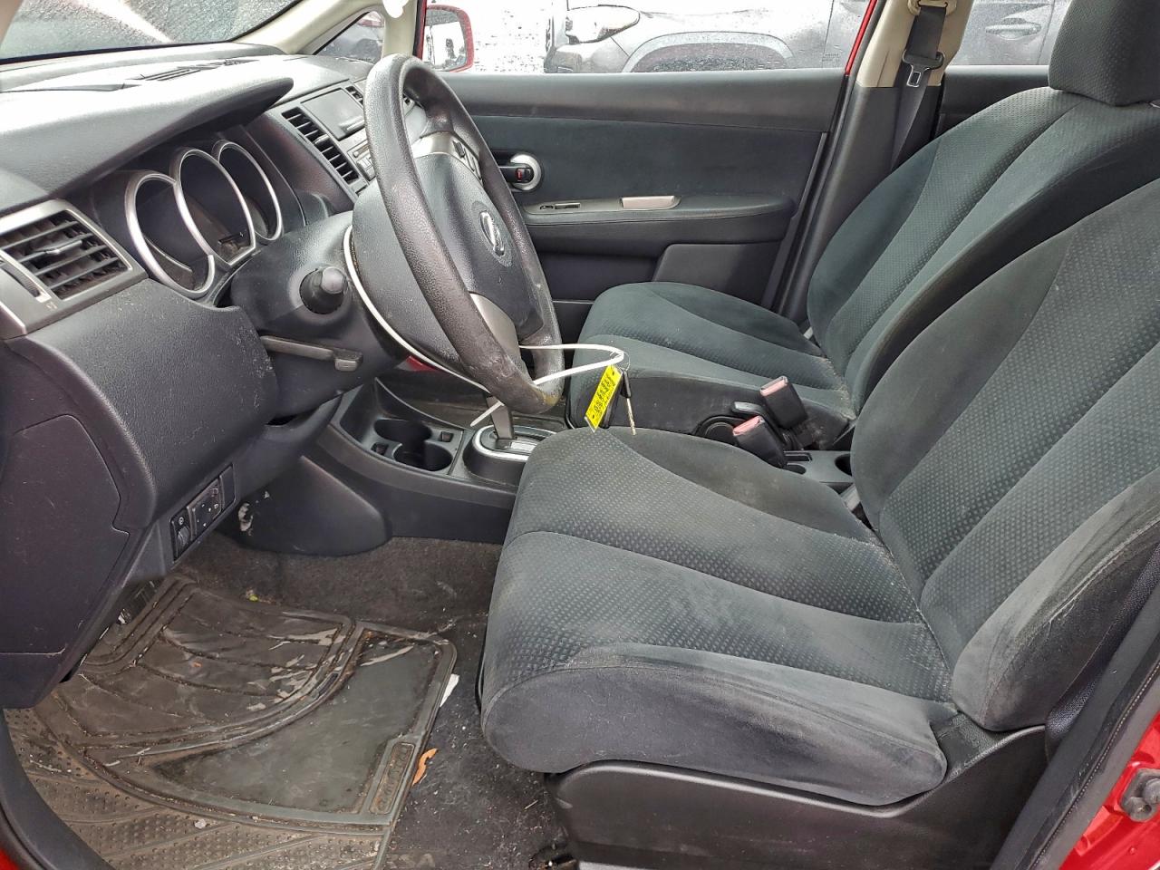 Nissan Versa S Image 10