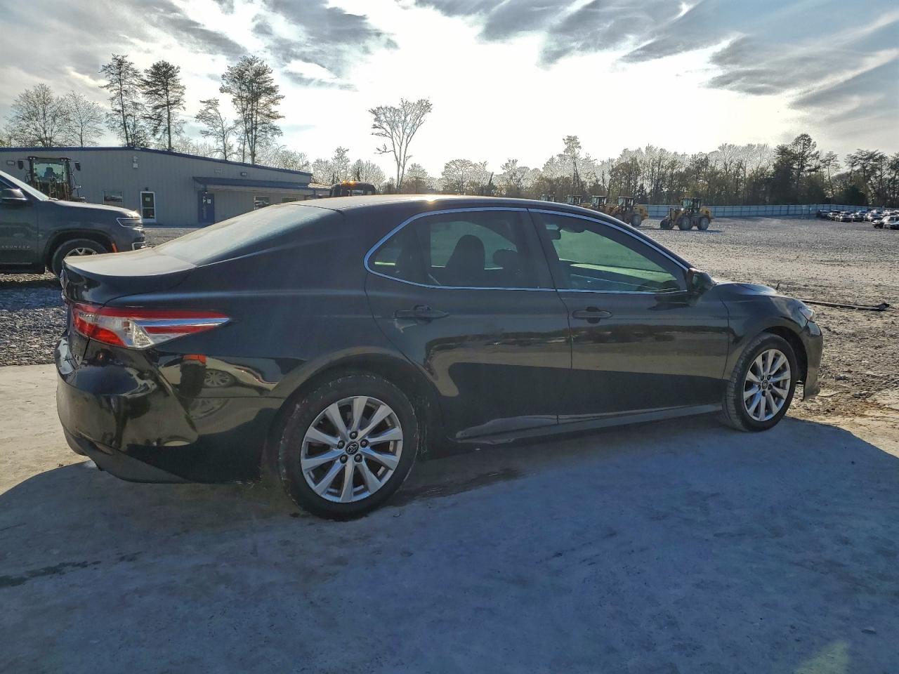 Toyota Camry L Image 2