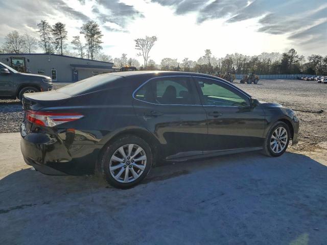 Toyota Camry L Image 2