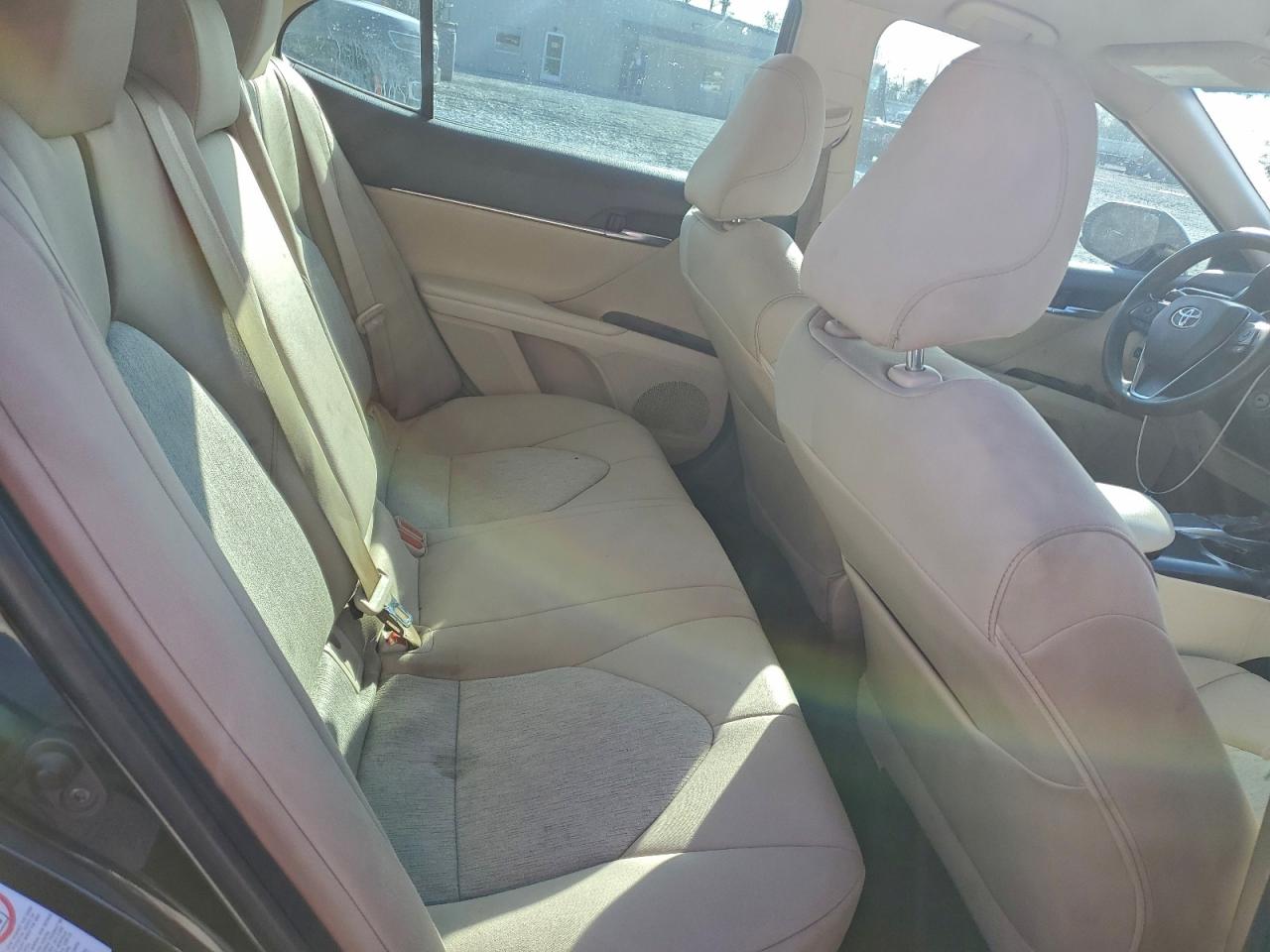 Toyota Camry L Image 11