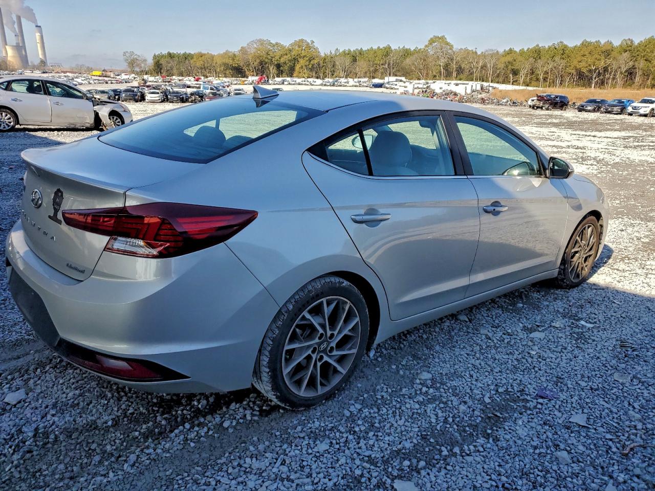 Hyundai ELANTRA Sel Image 3