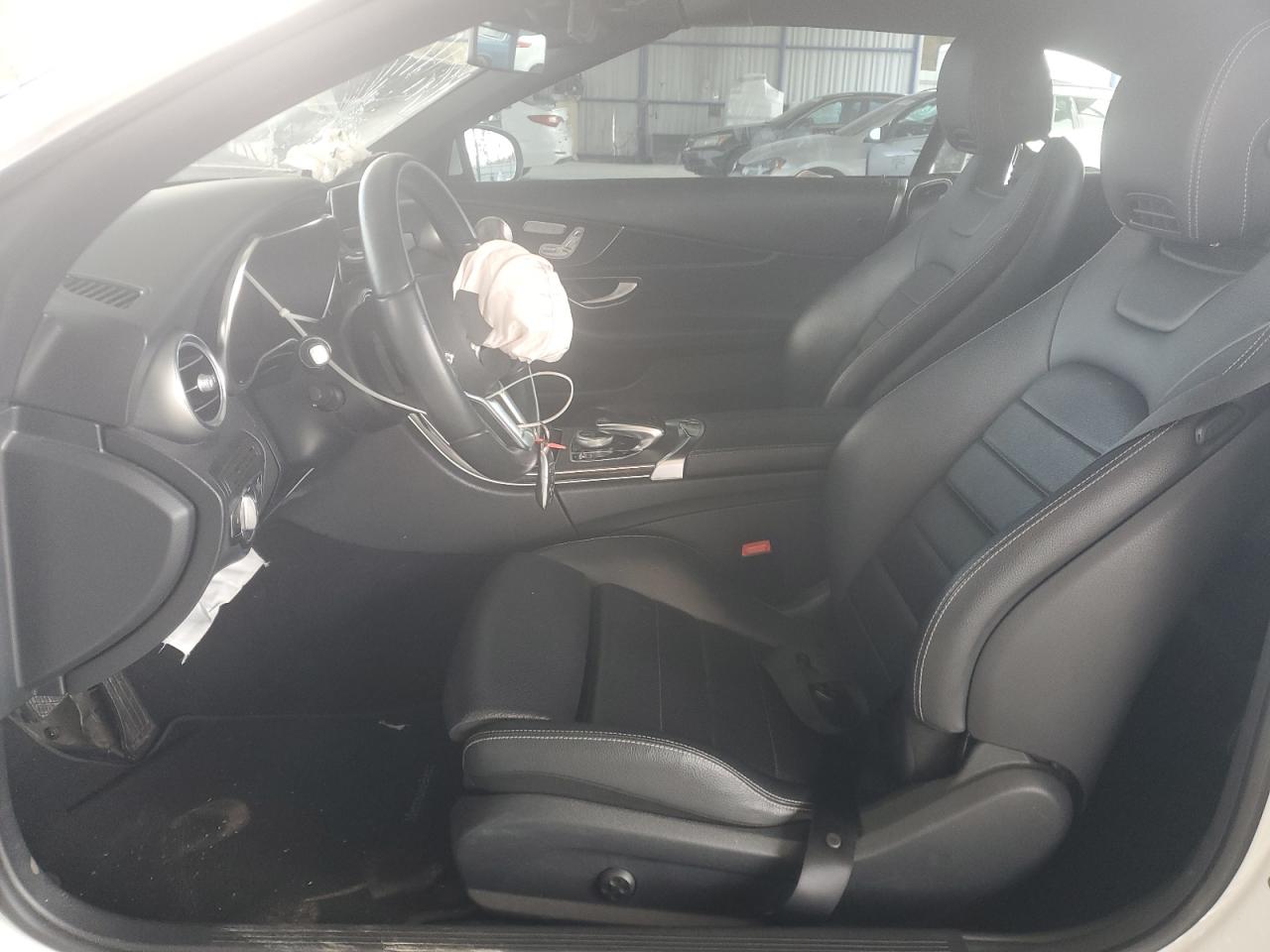 Mercedes-Benz C-Class 300 Image 5