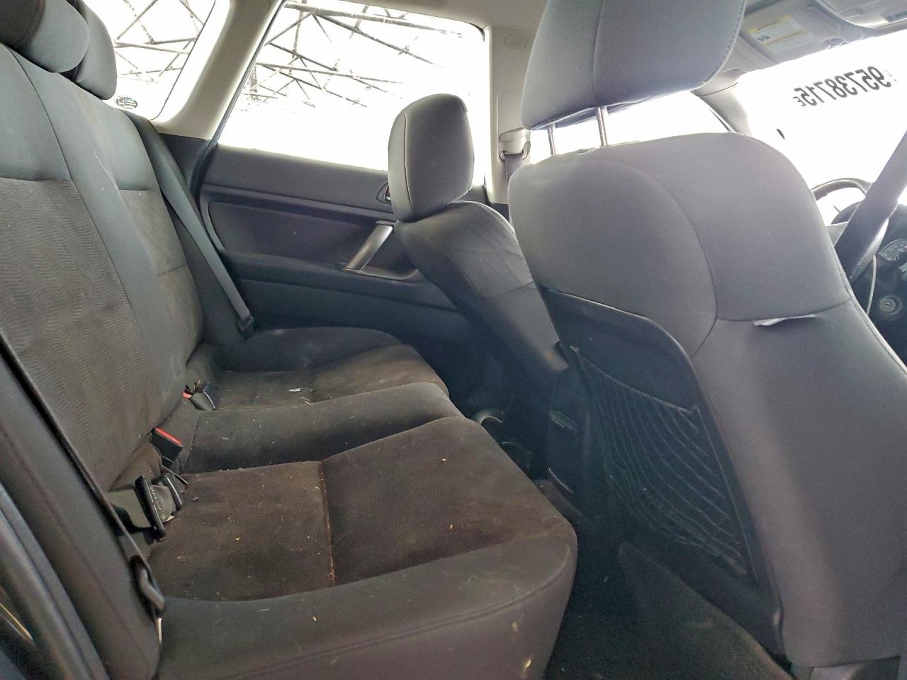 Subaru Outback 2.5i Image 12