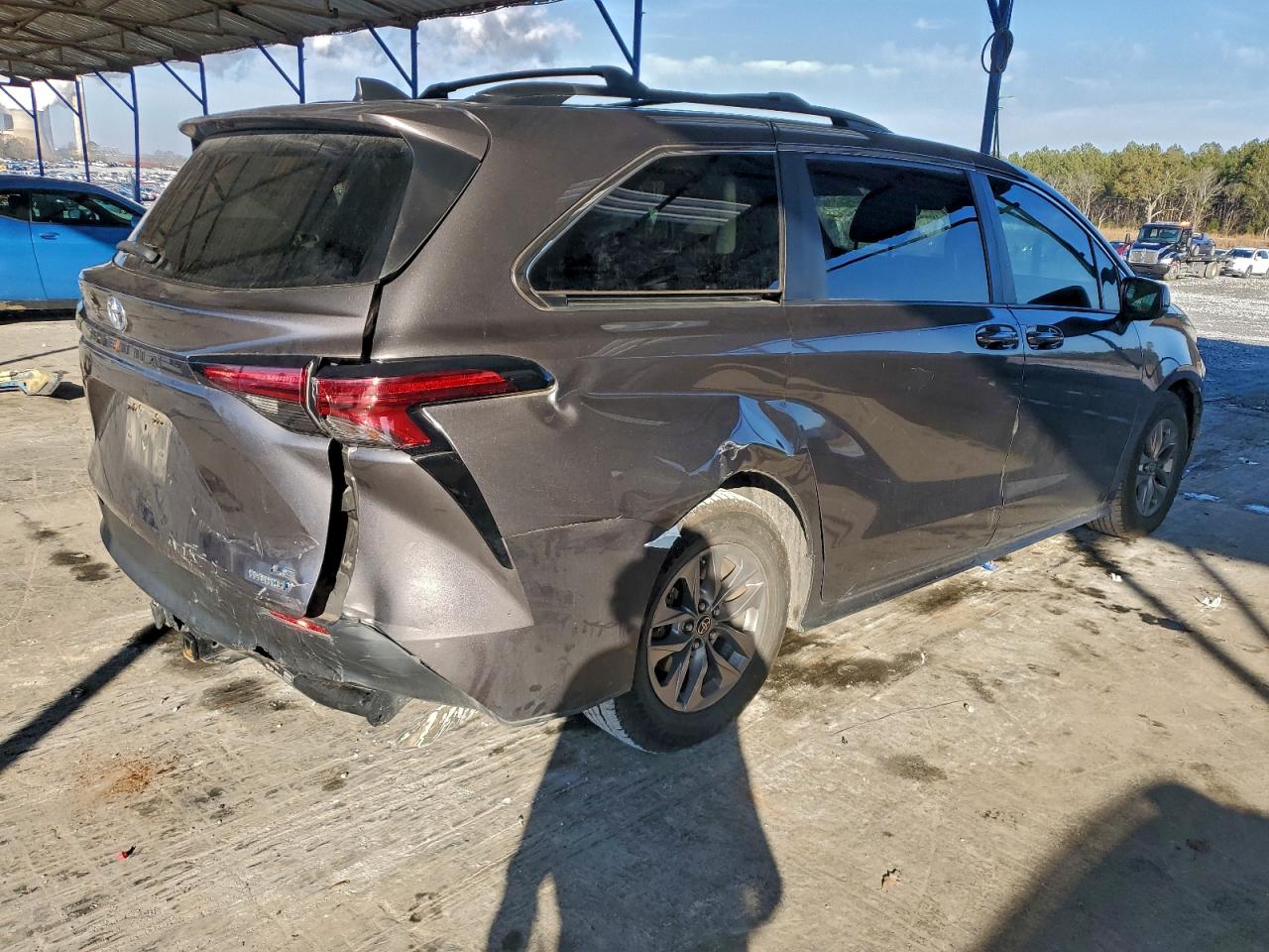 Toyota Sienna Le Image 3