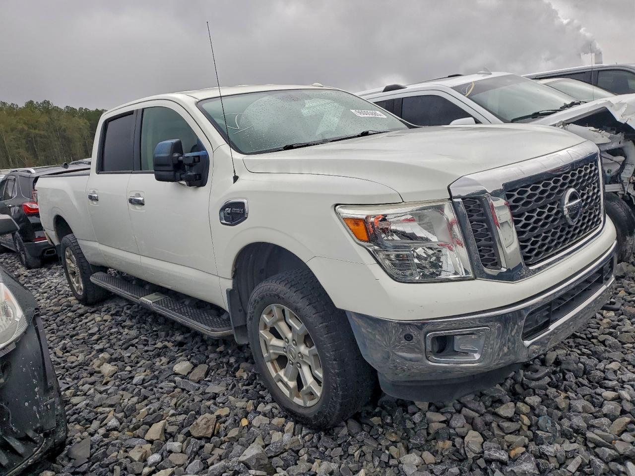 Nissan Titan Sl Image 4