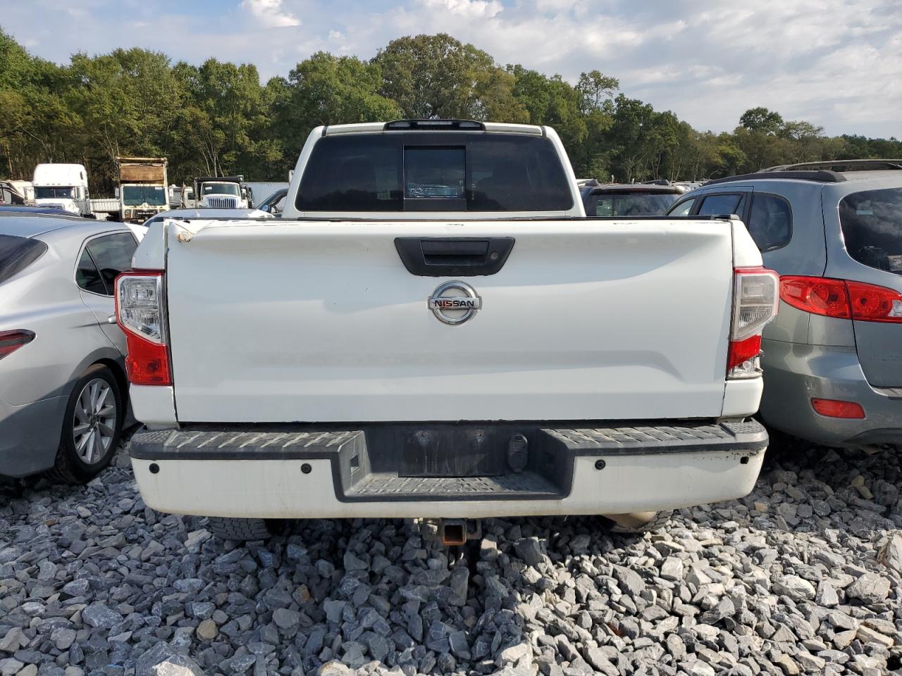 Nissan Titan Sl Image 6