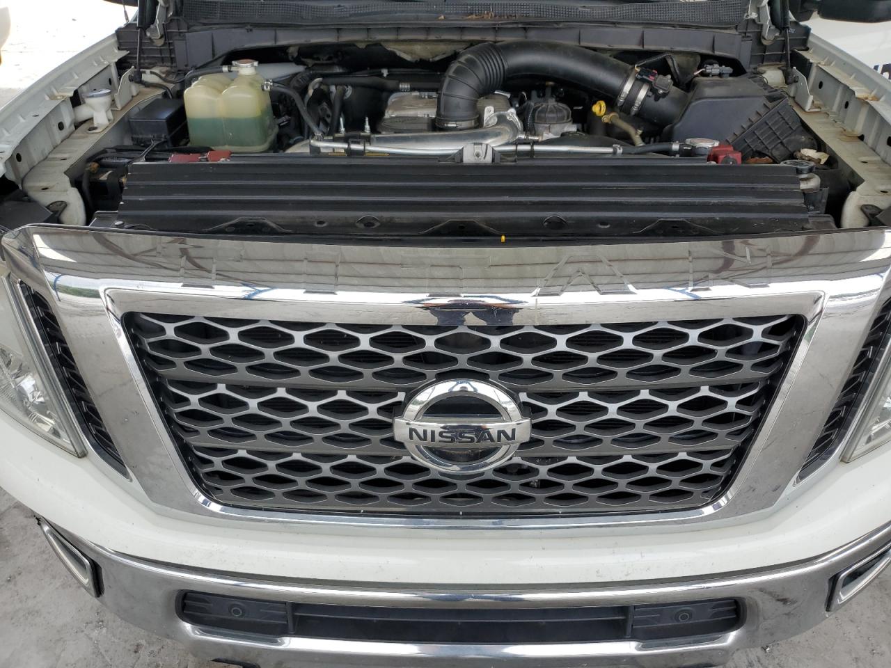 Nissan Titan Sl Image 8