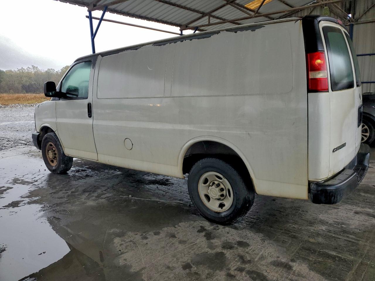 Chevrolet Express Image 3