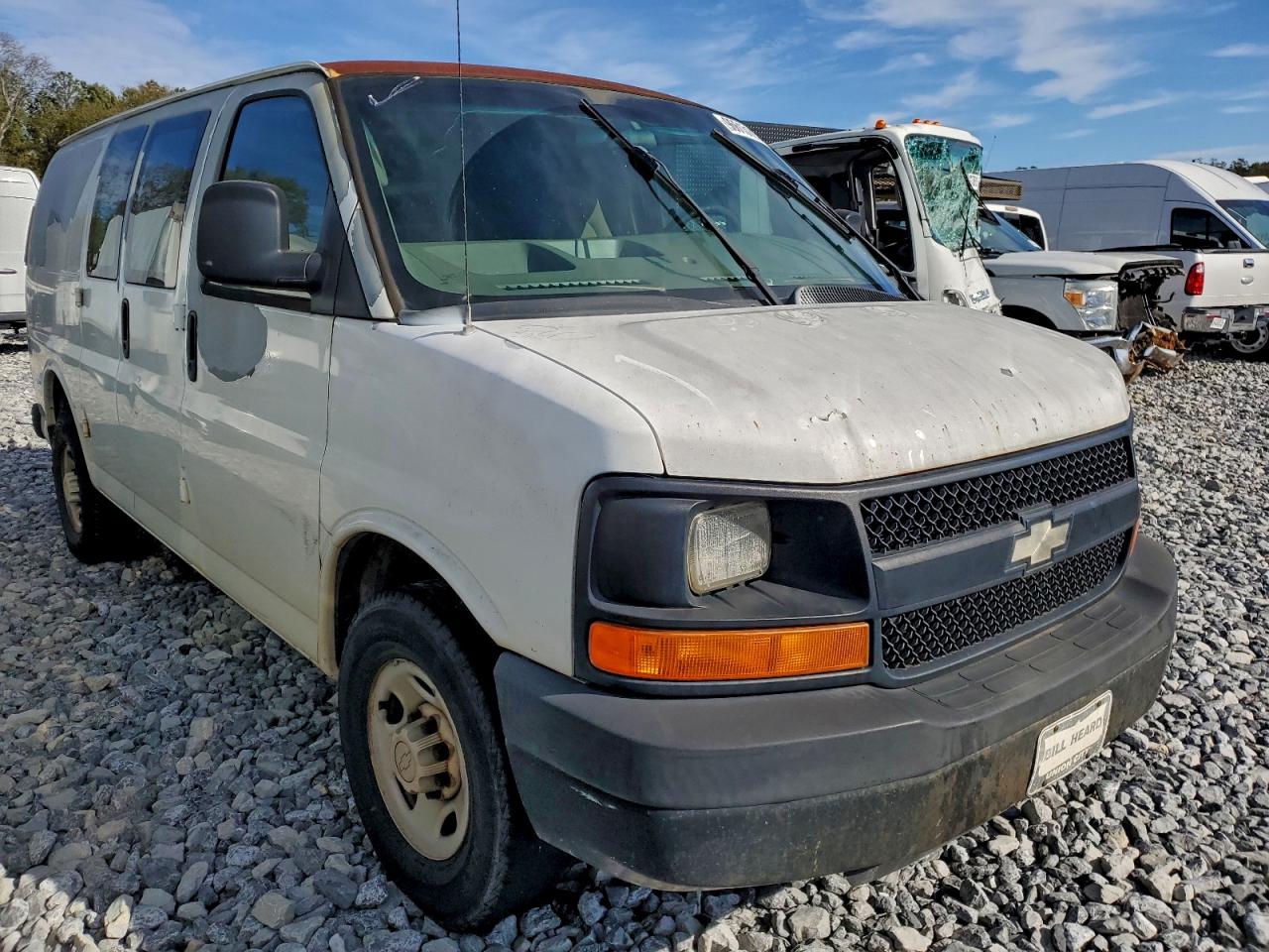 Chevrolet Express Image 2
