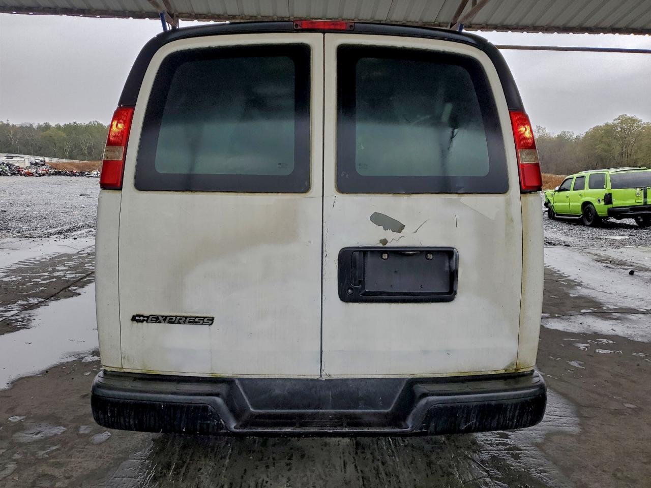Chevrolet Express Image 4