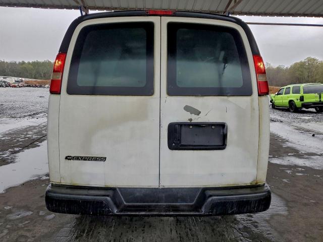 Chevrolet Express Image 4