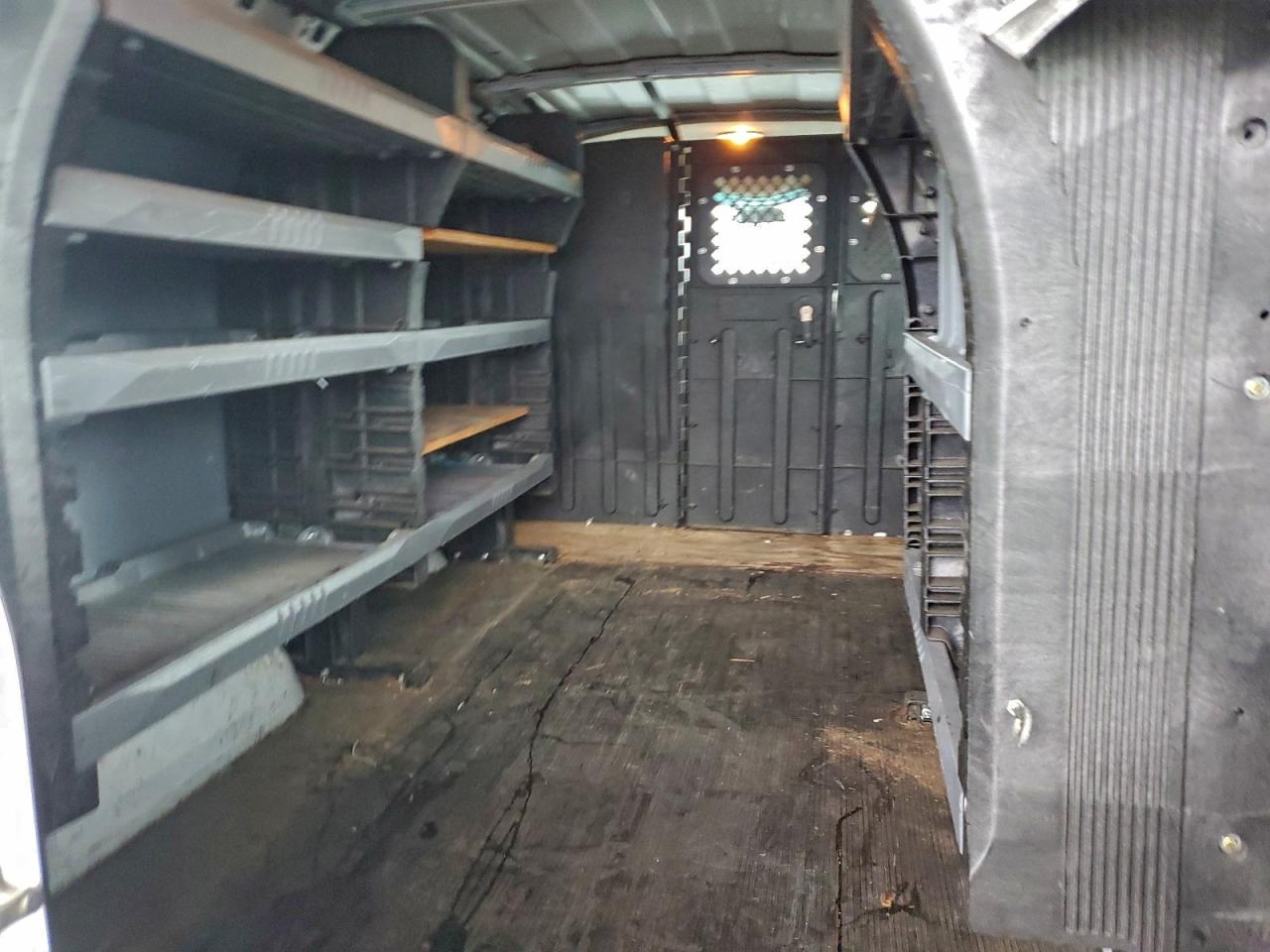 Chevrolet Express Image 12