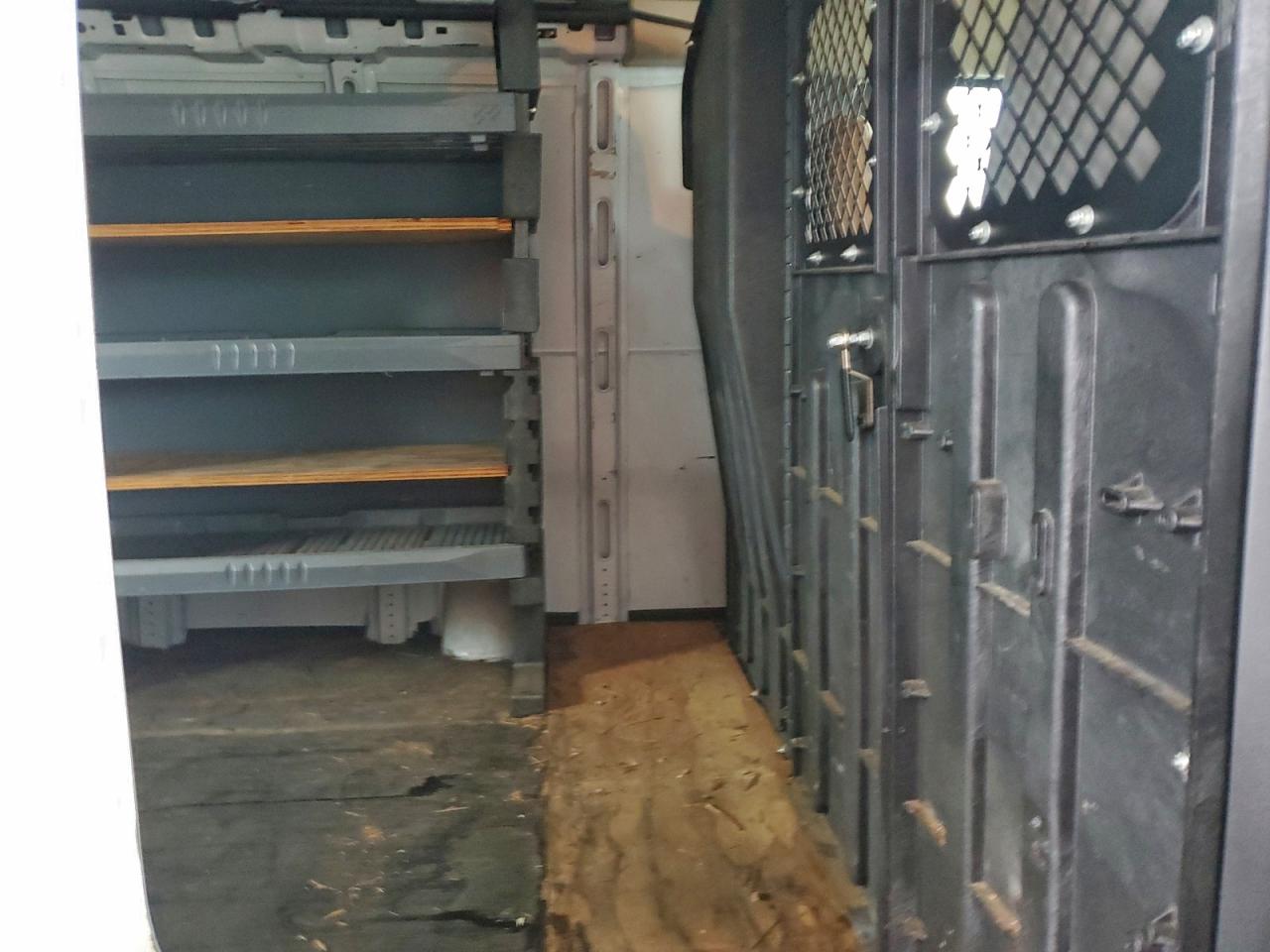 Chevrolet Express Image 9