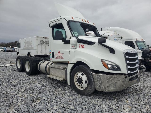  Salvage Freightliner Cascadia 1