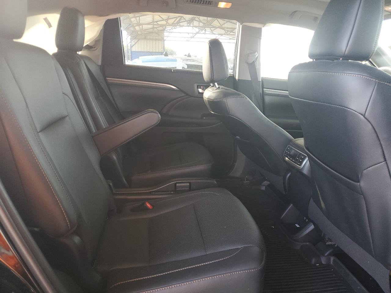 Toyota Highlander Hybrid Limited Image 11