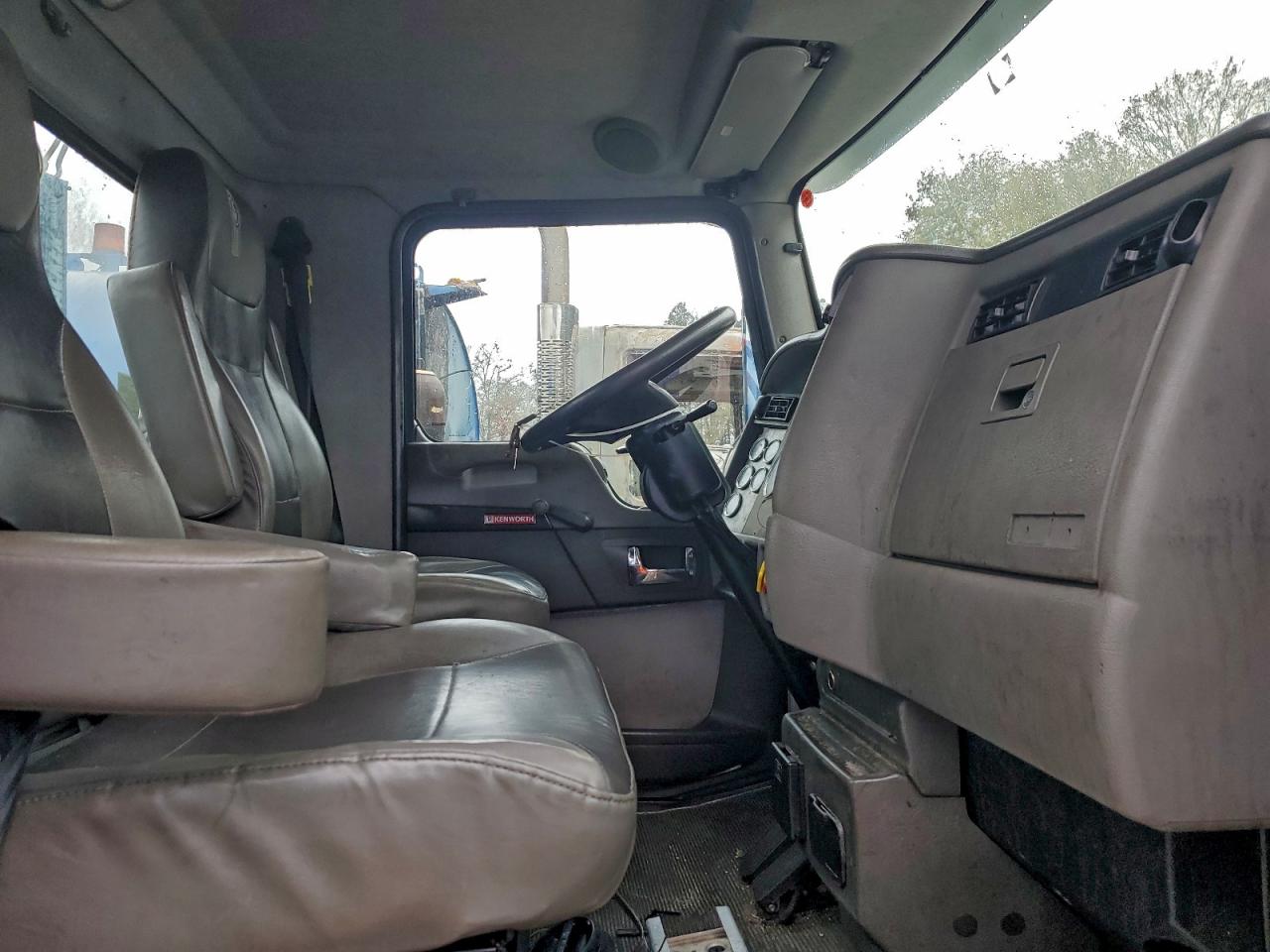 Kenworth T300 T370 Image 9