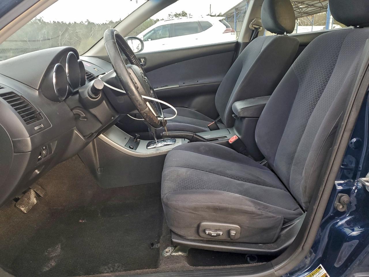 Nissan Altima Se Image 9