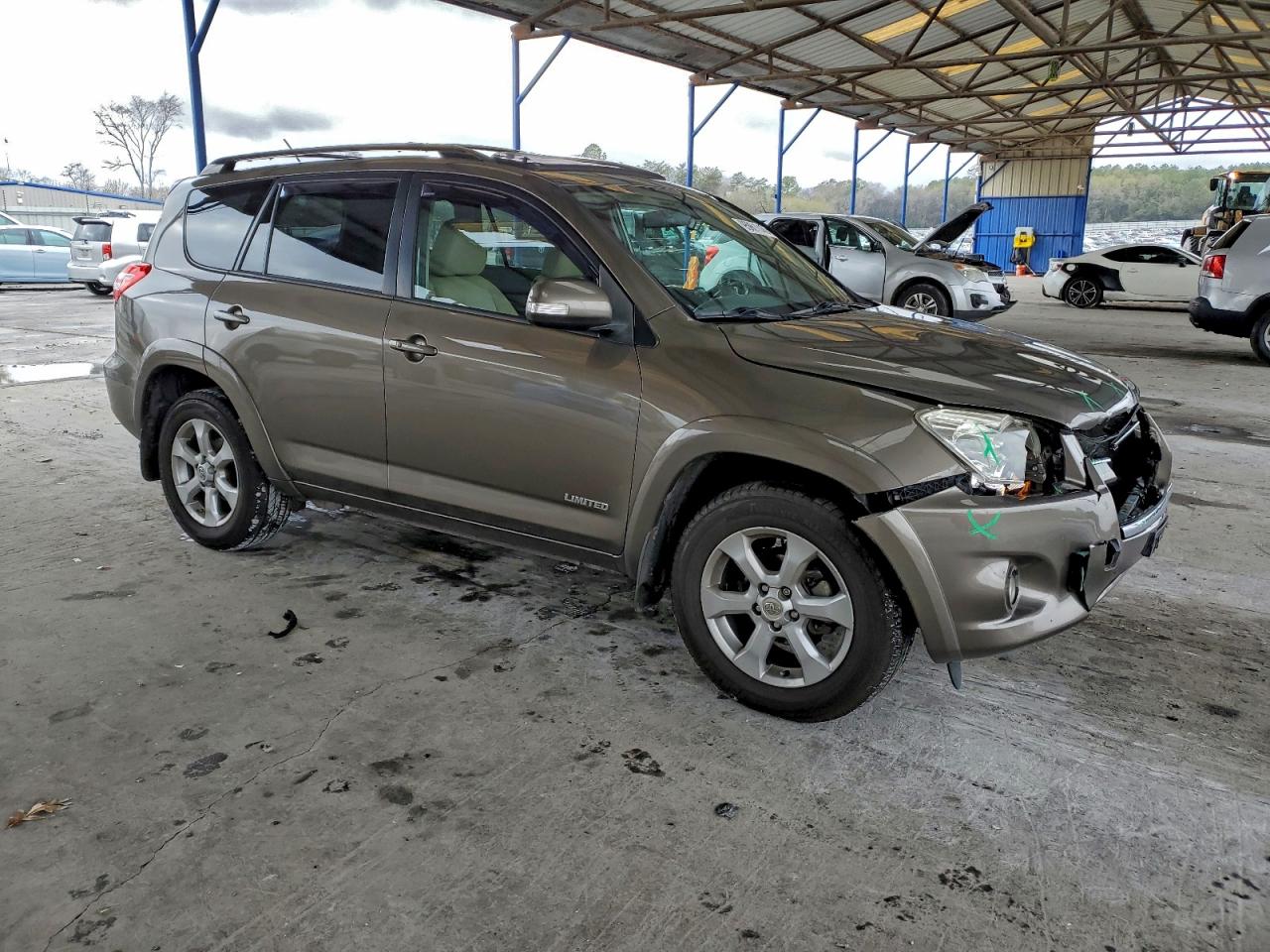 Toyota RAV4 Limited Image 3