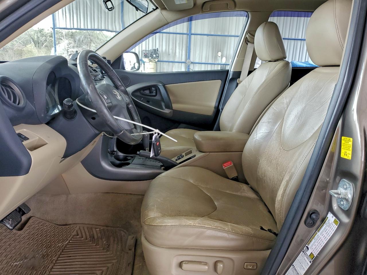 Toyota RAV4 Limited Image 2