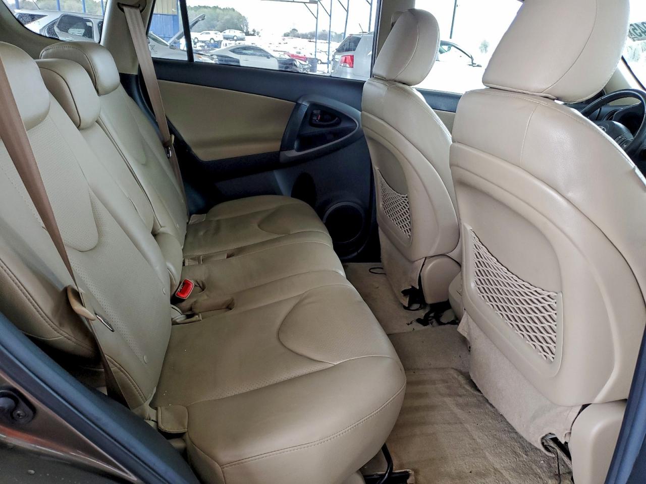 Toyota RAV4 Limited Image 8