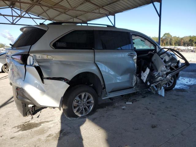 Toyota Sienna Xle Image 3