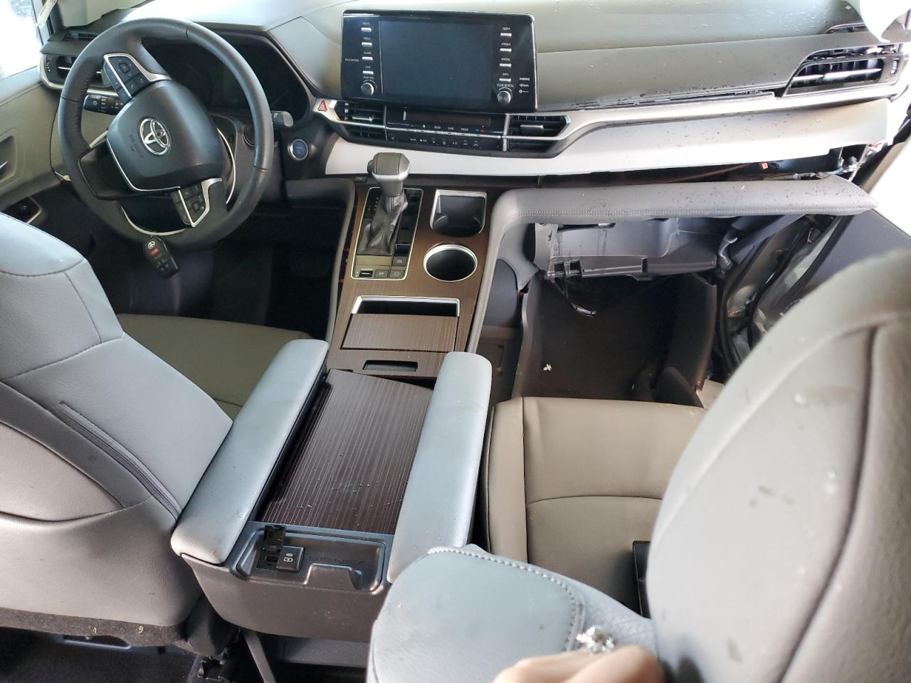 Toyota Sienna Xle Image 2