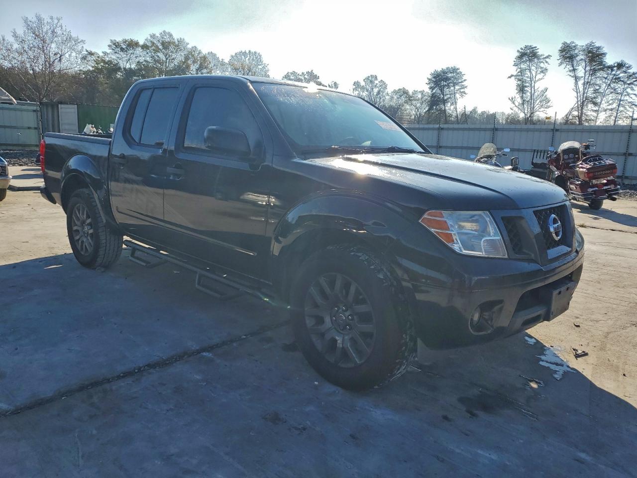 Nissan Frontier S Image 2