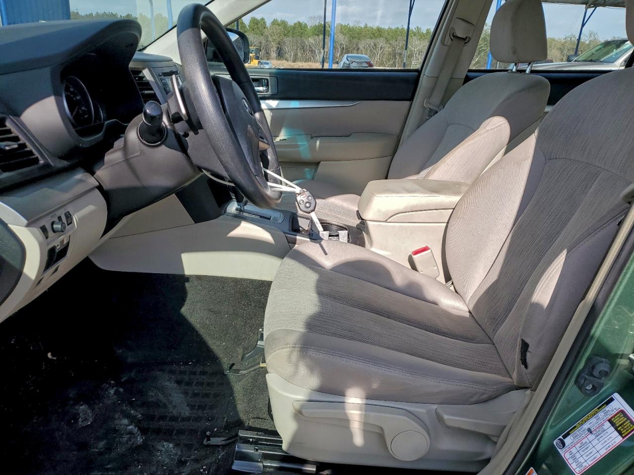 Subaru Outback 2.5i Image 8