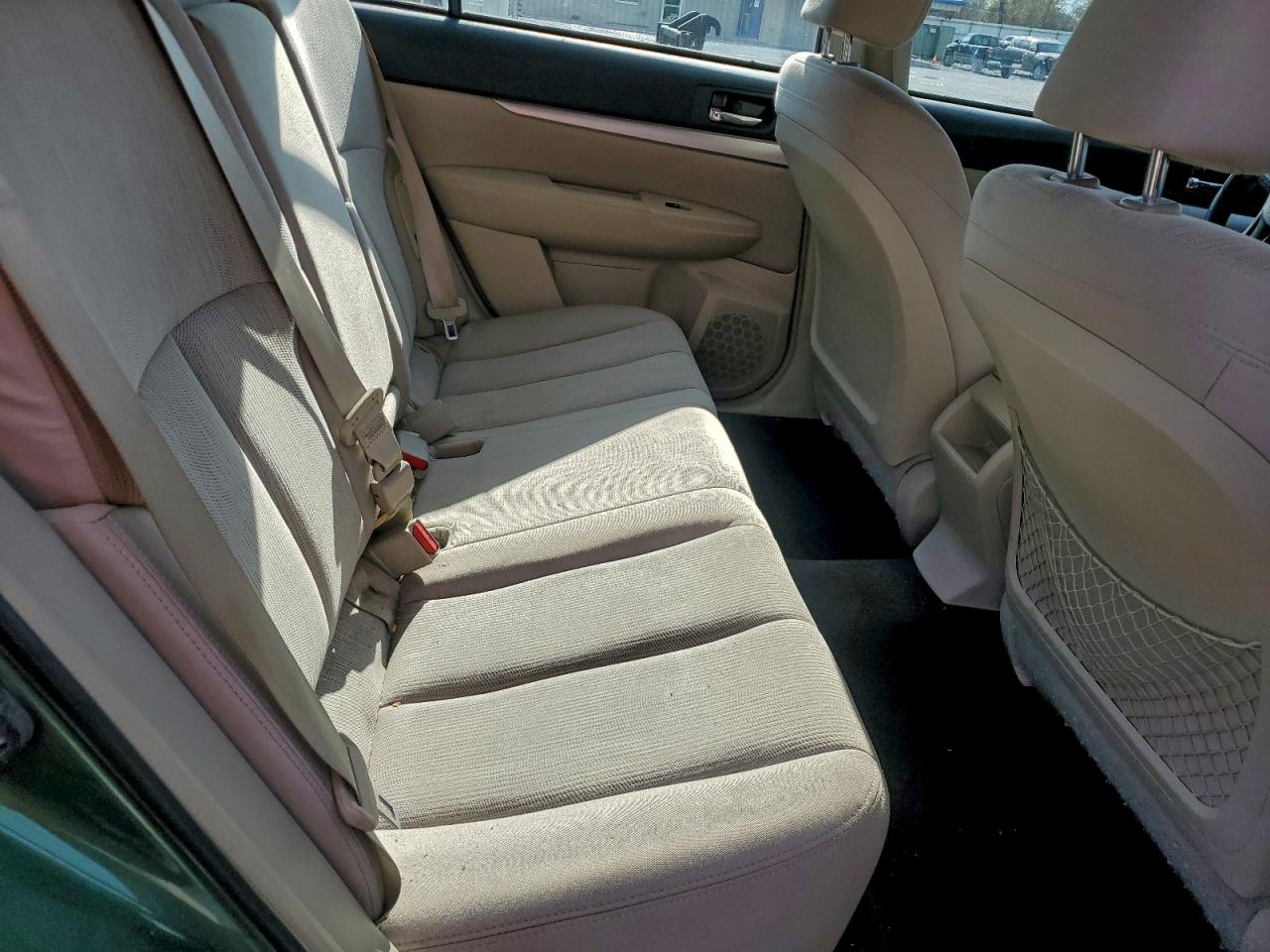 Subaru Outback 2.5i Image 10