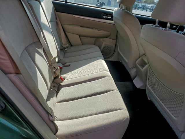 Subaru Outback 2.5i Image 10