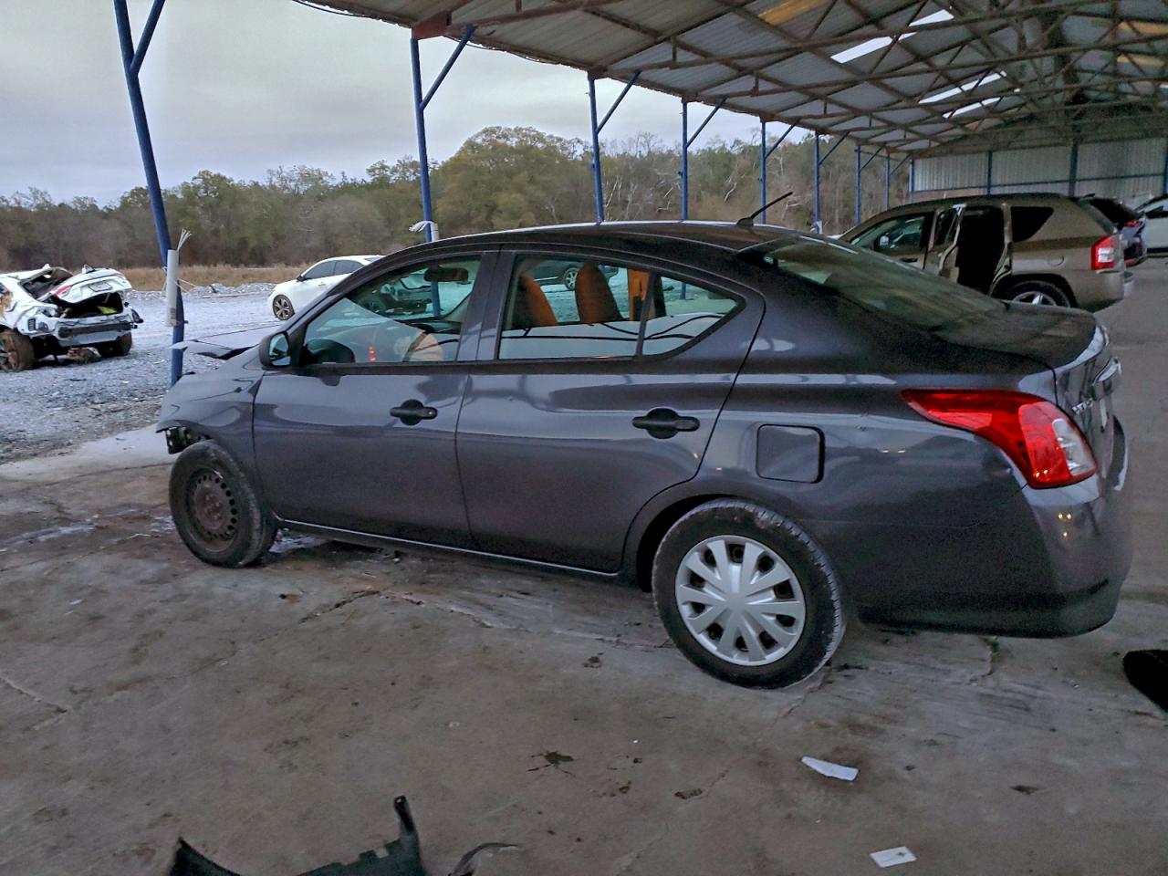 Nissan Versa S Image 6