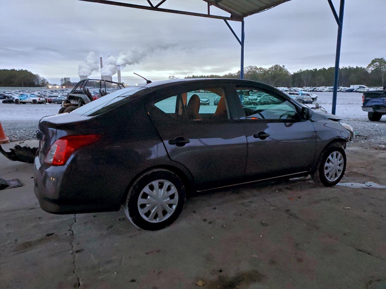 Nissan Versa S Image 2