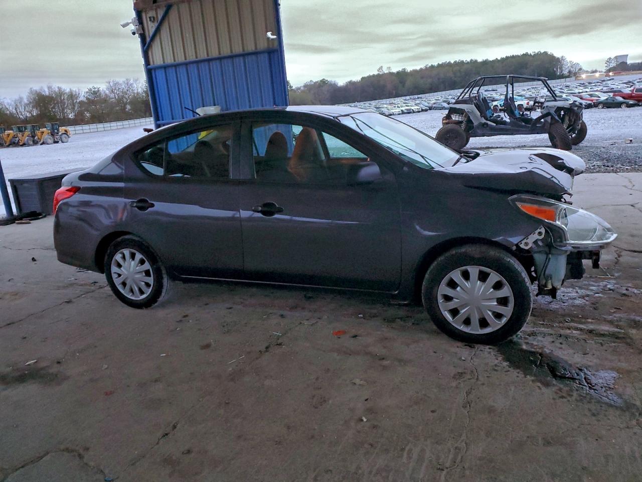 Nissan Versa S Image 8