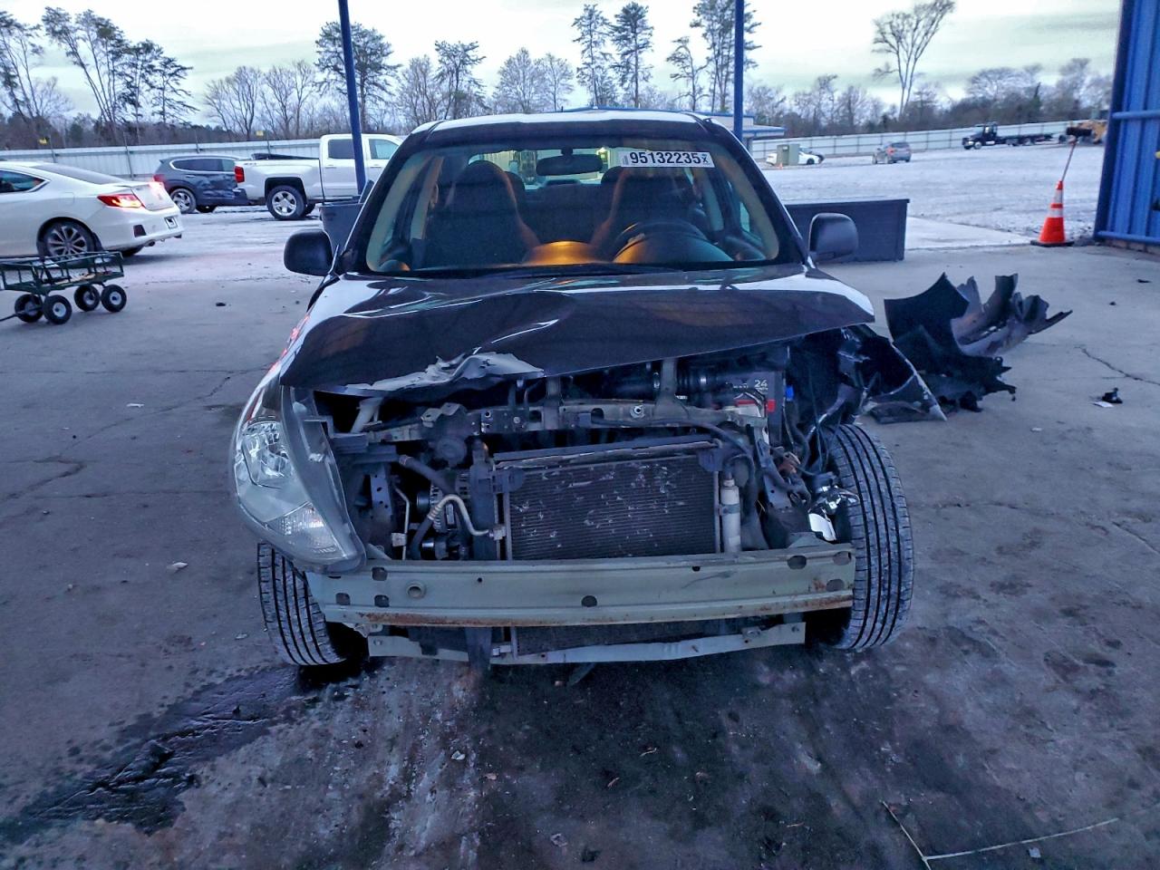 Nissan Versa S Image 11