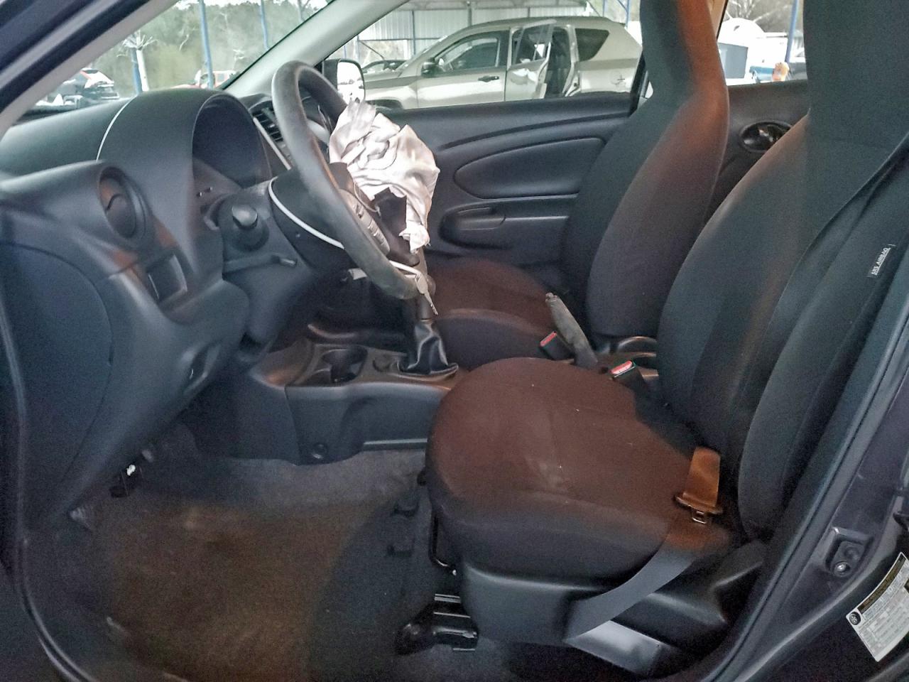 Nissan Versa S Image 5