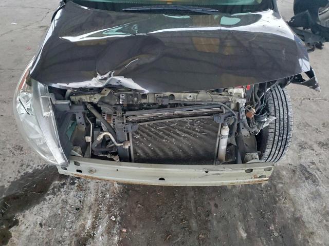 Nissan Versa S Image 9