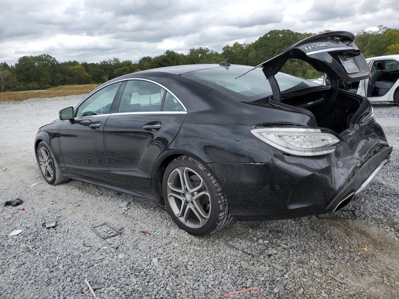 Mercedes-Benz C-Class 400 Image 2