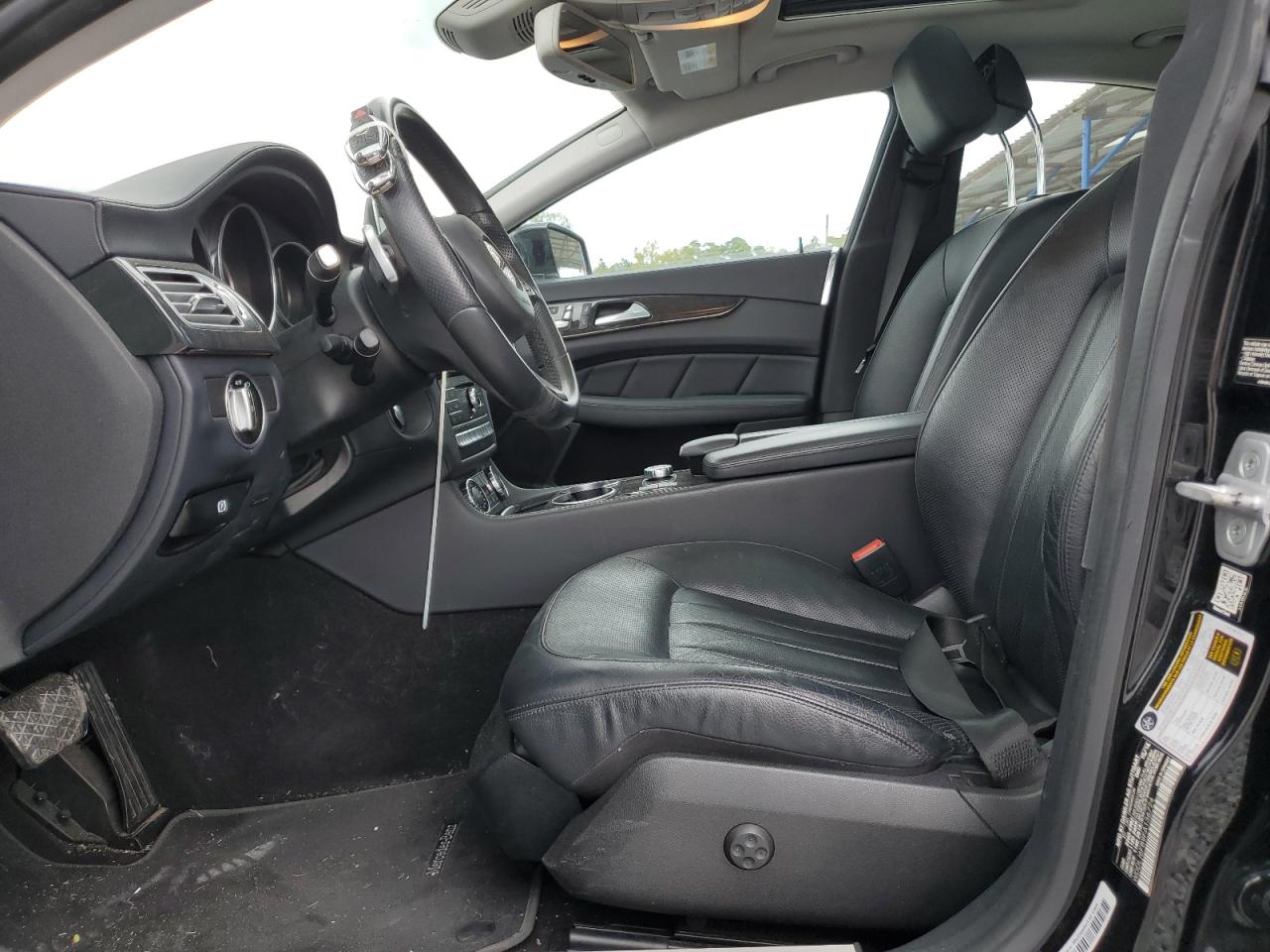 Mercedes-Benz C-Class 400 Image 4