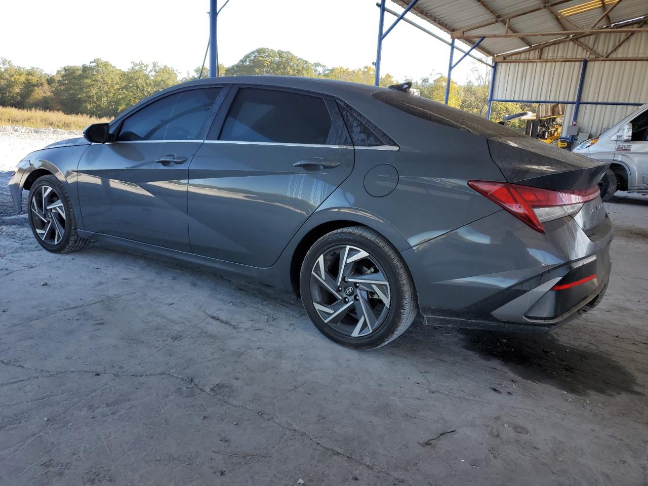 Hyundai ELANTRA Sel Image 2