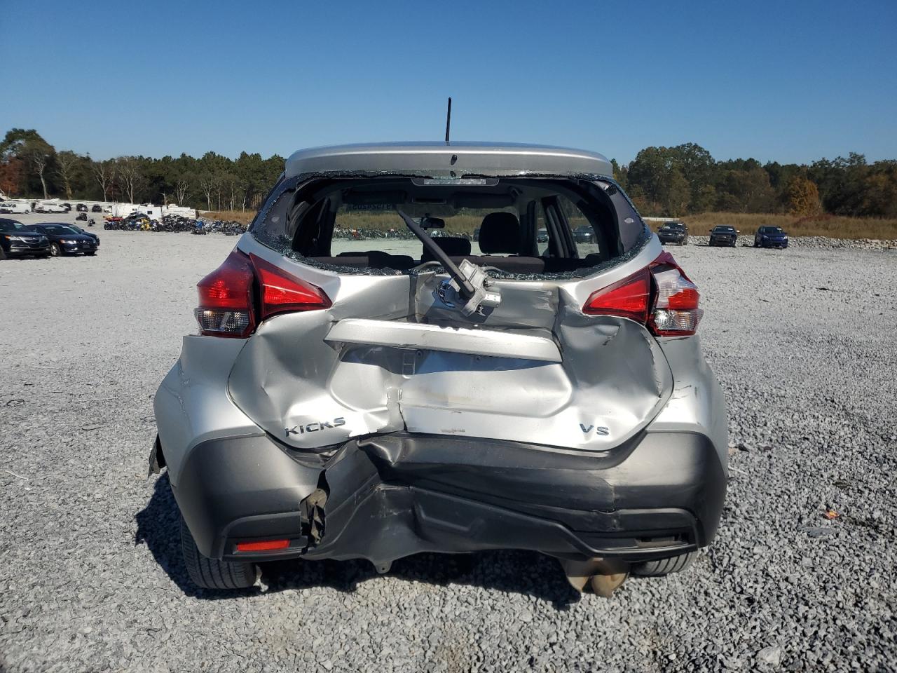 Nissan Kicks S Image 6