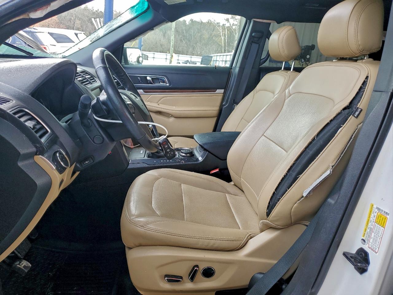 Ford Explorer Limited Image 13