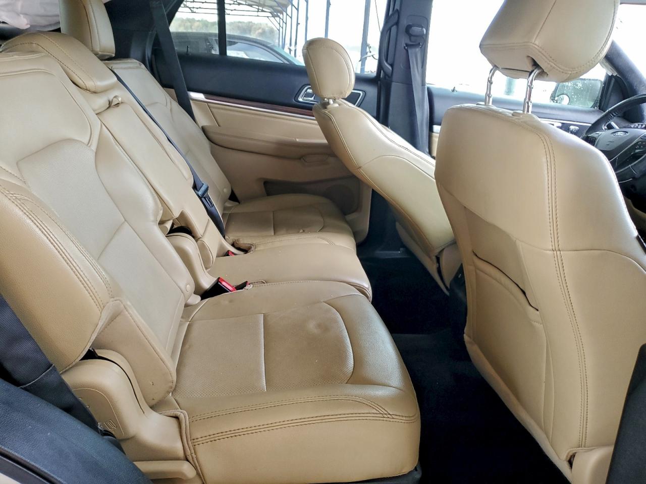 Ford Explorer Limited Image 12