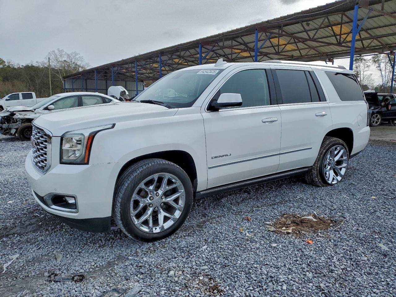 GMC Yukon Denali Image 1